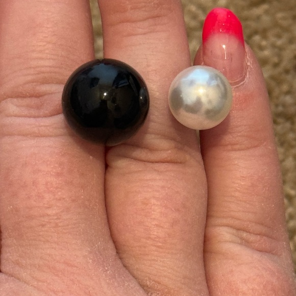 Ring - Picture 3 of 4